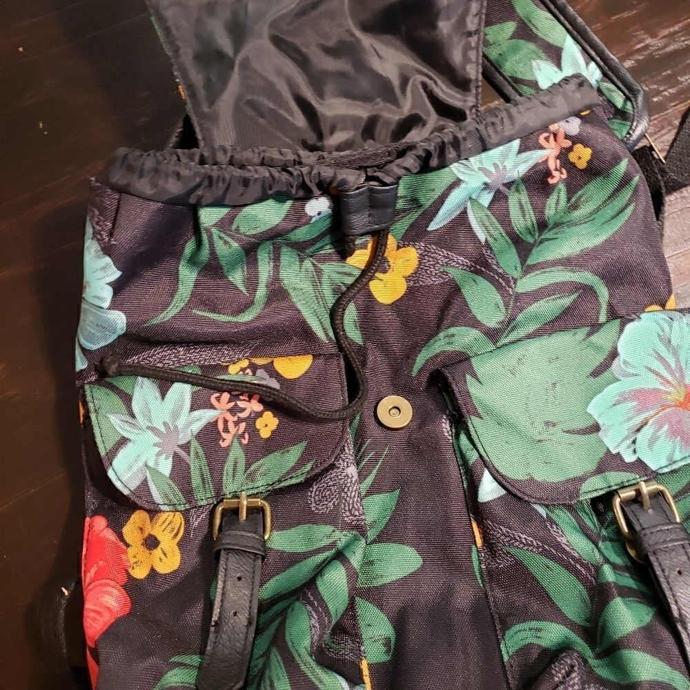 Mossimo floral backpack   - Picture 4 of 8